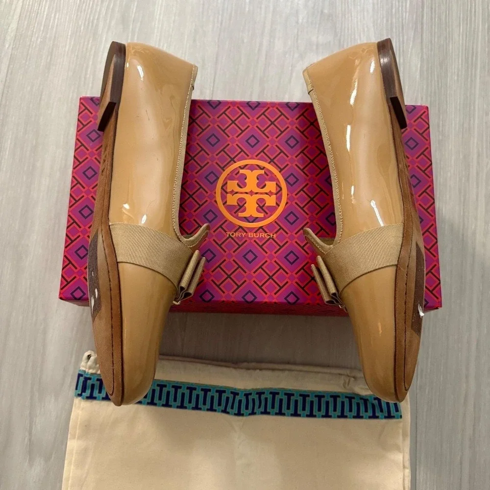 Tory Burch Gigi Patent Leather Bow Loafers Tan Beige Gold Logo Flats 10M 32944